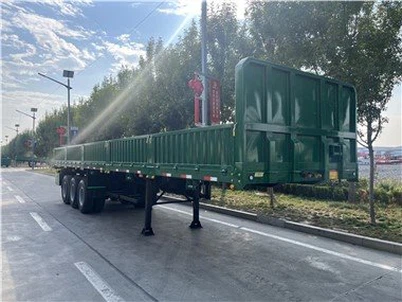 3nápravový návěs s bočnicí