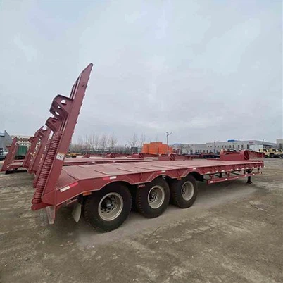 80t 3nápravový přívěs s podvalníkem